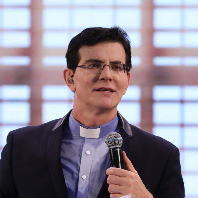 Padre Reginaldo Manzotti emociona o público no Gramadão de Itaipu